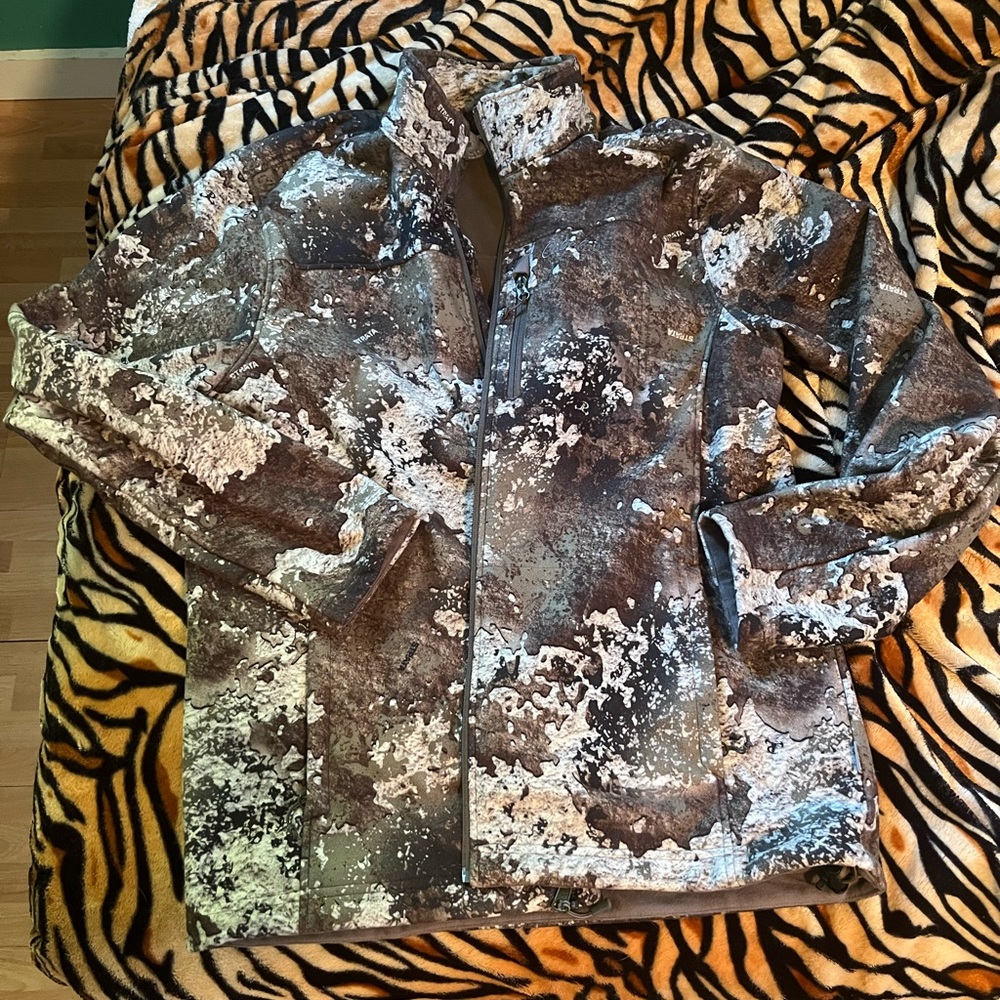 Mens medium hunting jacket camouflage